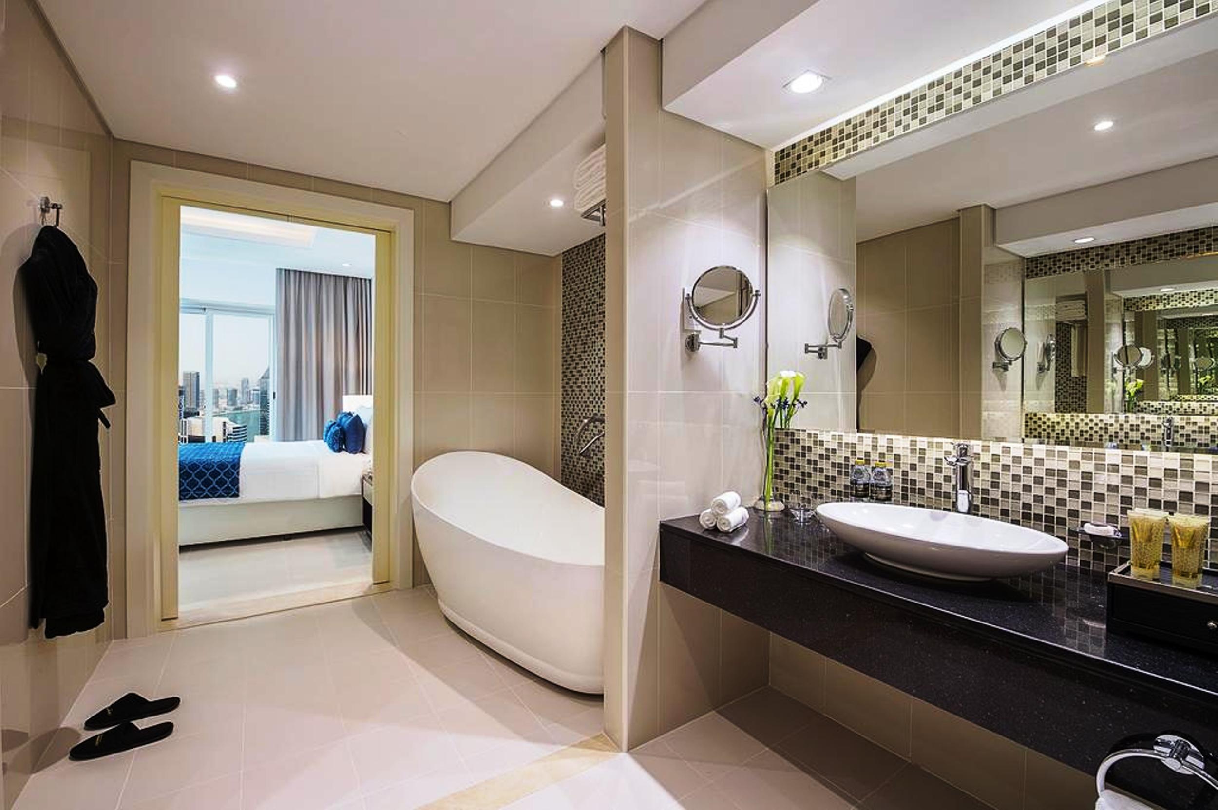 Damac Maison Distinction Dubai Exterior photo Bathroom