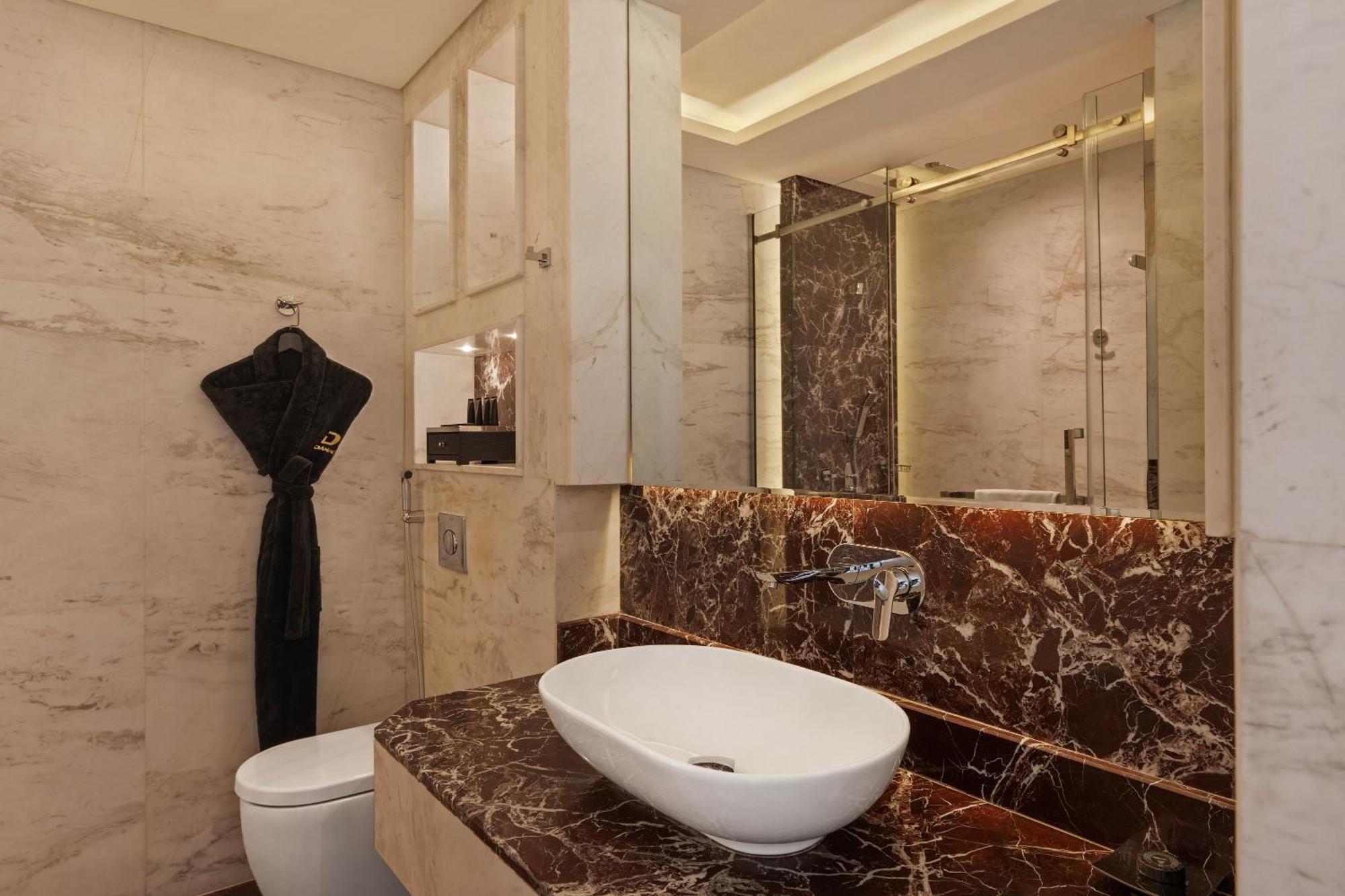 Damac Maison Distinction Dubai Exterior photo Bathroom